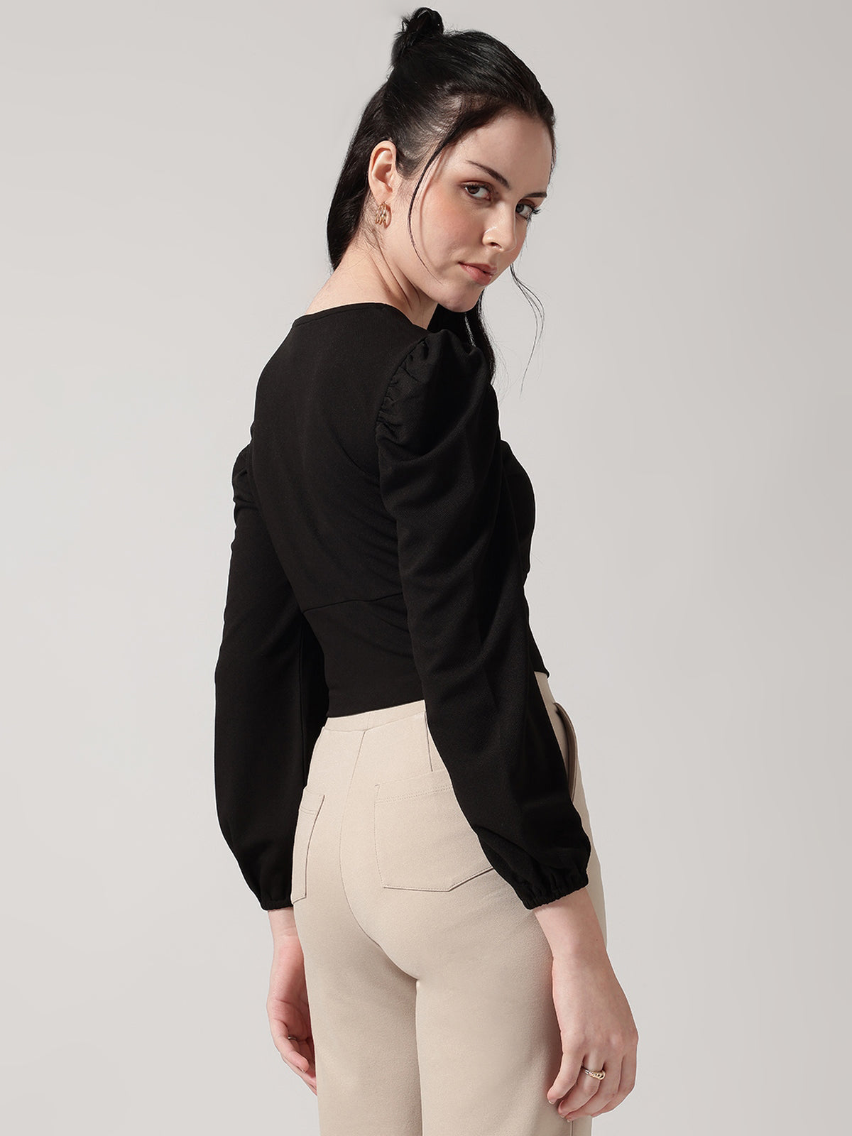 Black Solid V-Neck Puffed Sleeves Crop Top